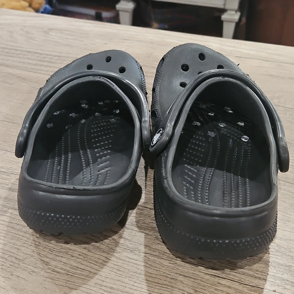 CROCS new never